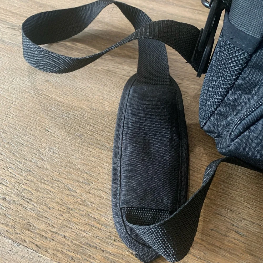 NWOT: Targus Black Camera Bag Organizer With Shoulder Strap and many pockets